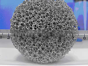 我國(guó)科學(xué)家超輕多孔金屬材料研究獲重要突破―高校科技―中國(guó)教育和科研計(jì)算機(jī)網(wǎng)CERNET